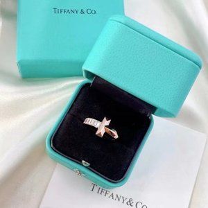 Tiffany & Co. classic T ring